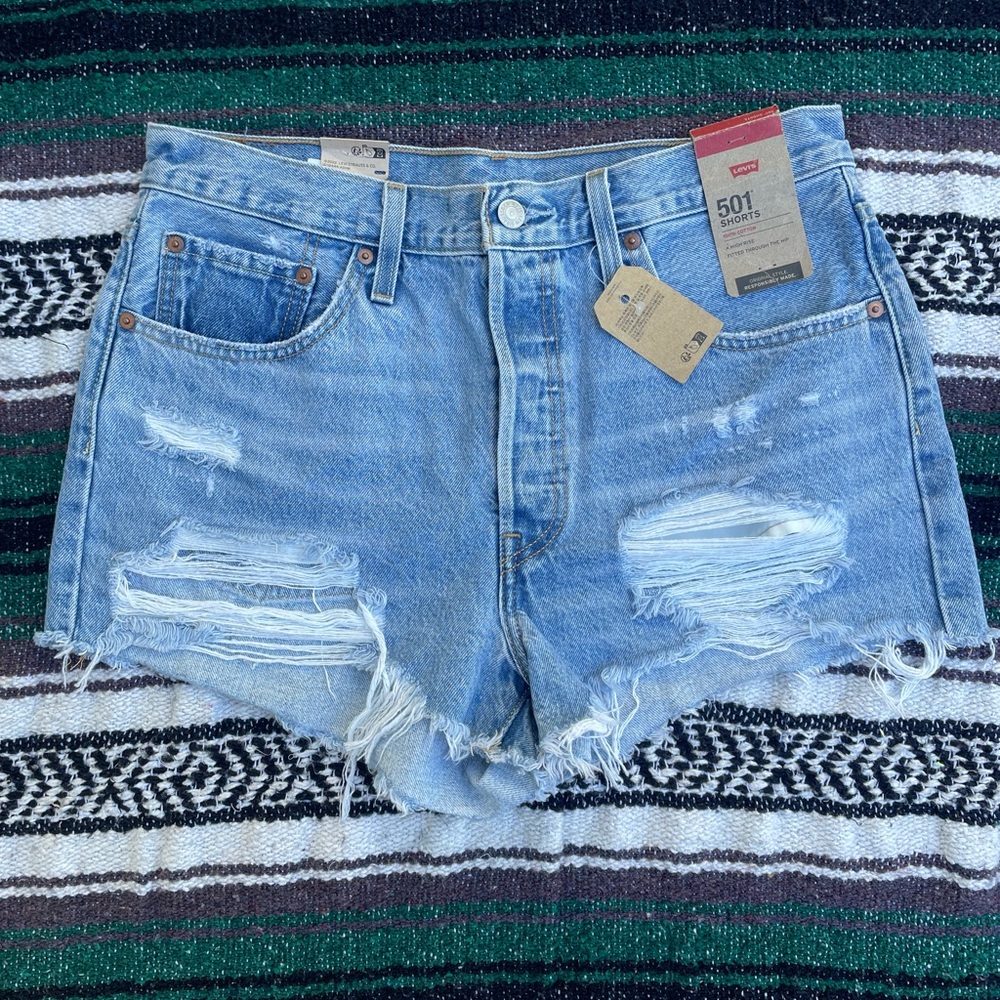 LEVI’S 501 DISTRESSED HIGH WAISTED SHORTS SIZE 31